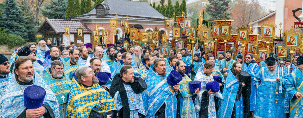 Крестный ход с Казанской иконой Божией Матери